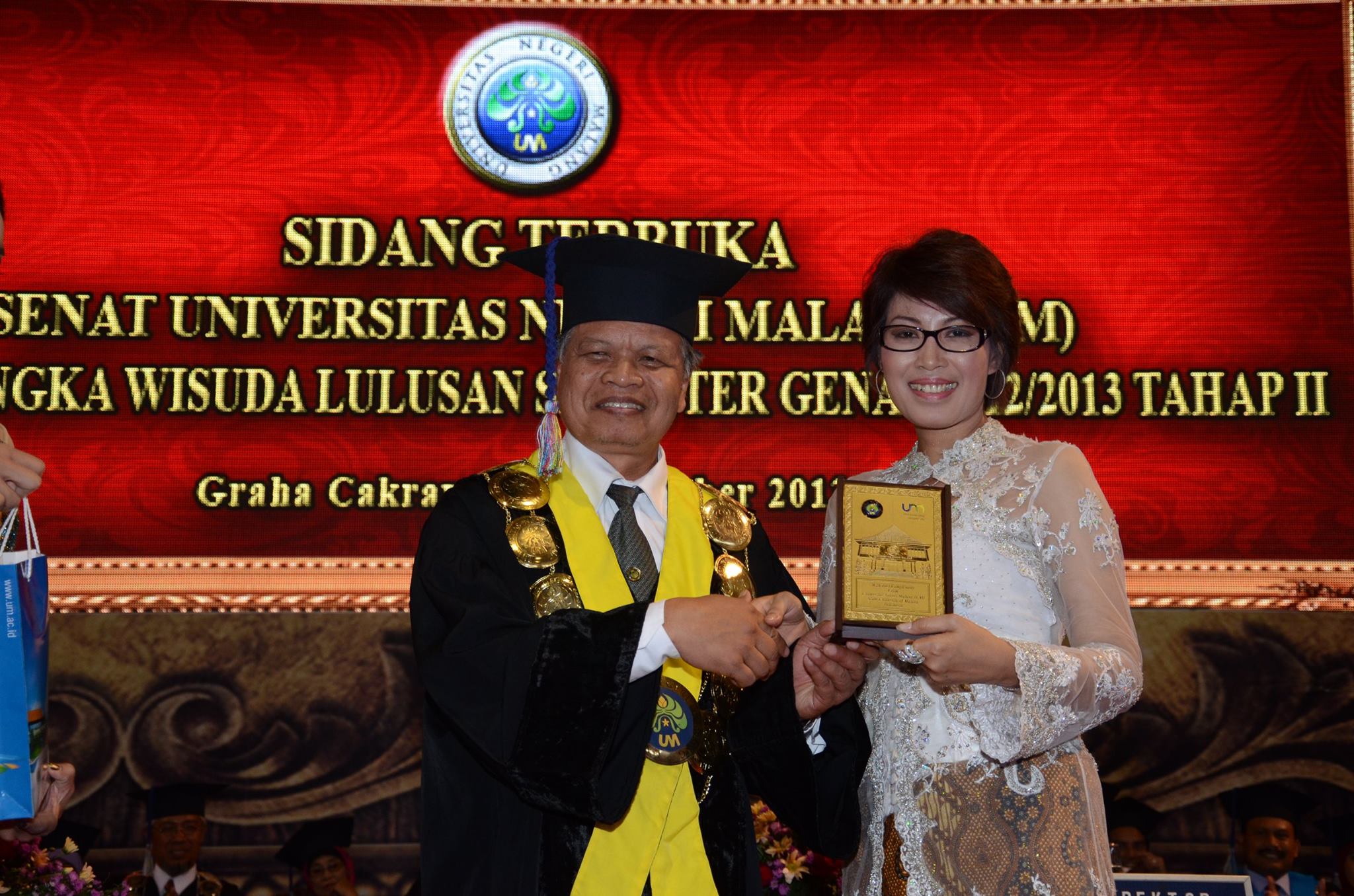 Foto-foto Orasi Ilmiah Alumni Sukses pada Wisuda UM