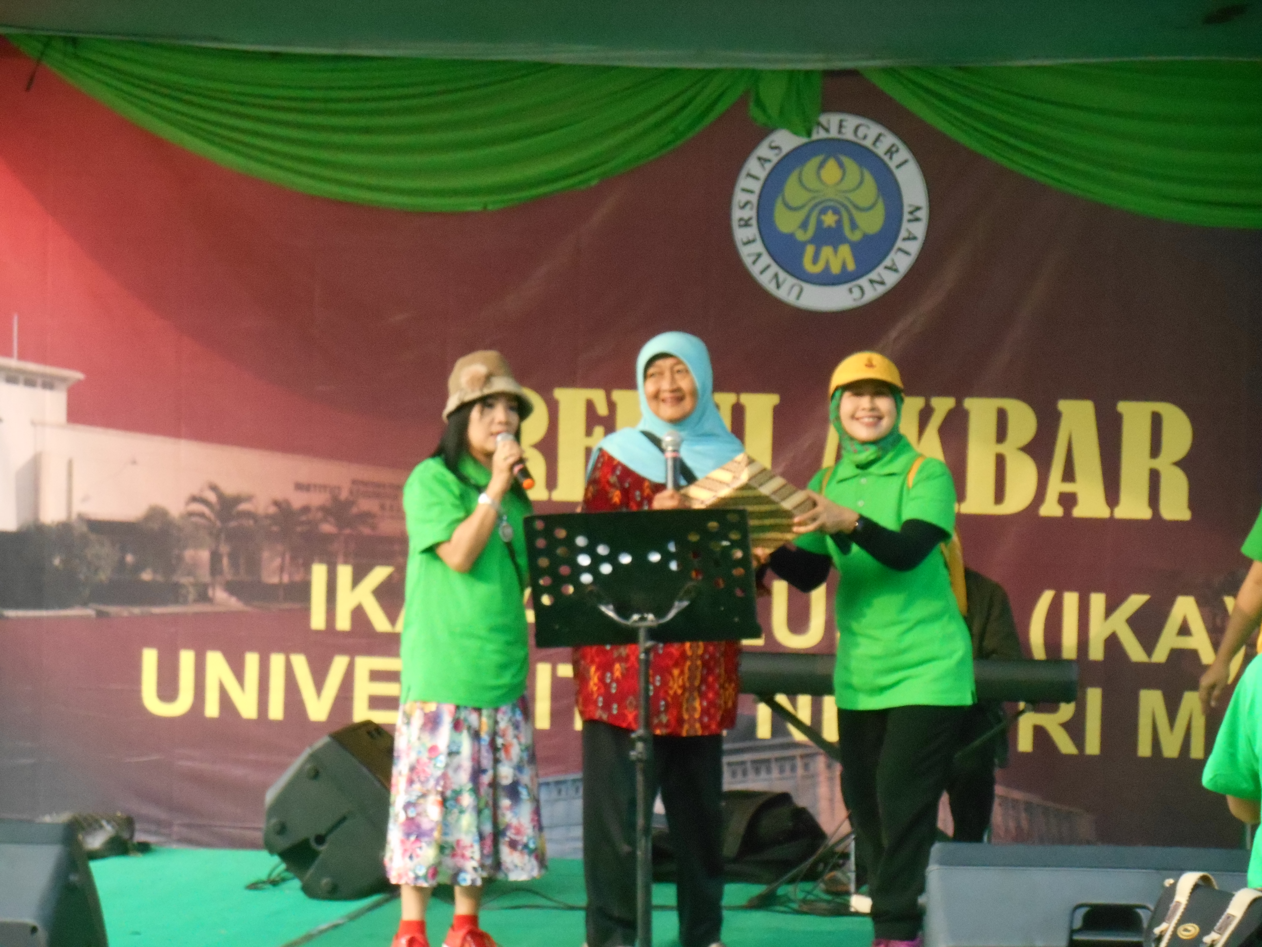 Jalan Sehat dan Panggung Gembira IKA UM Tahun 2015