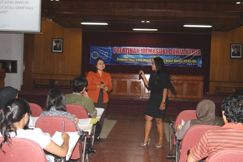 FOTO PELATIHAN MEMASUKI DUNIA KERJA MARET TAHUN 2011